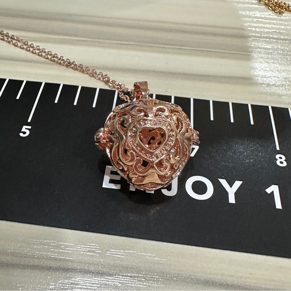 Open rose gold heart essential oil locket 18 inches in length lobster class - Picture 4 of 8